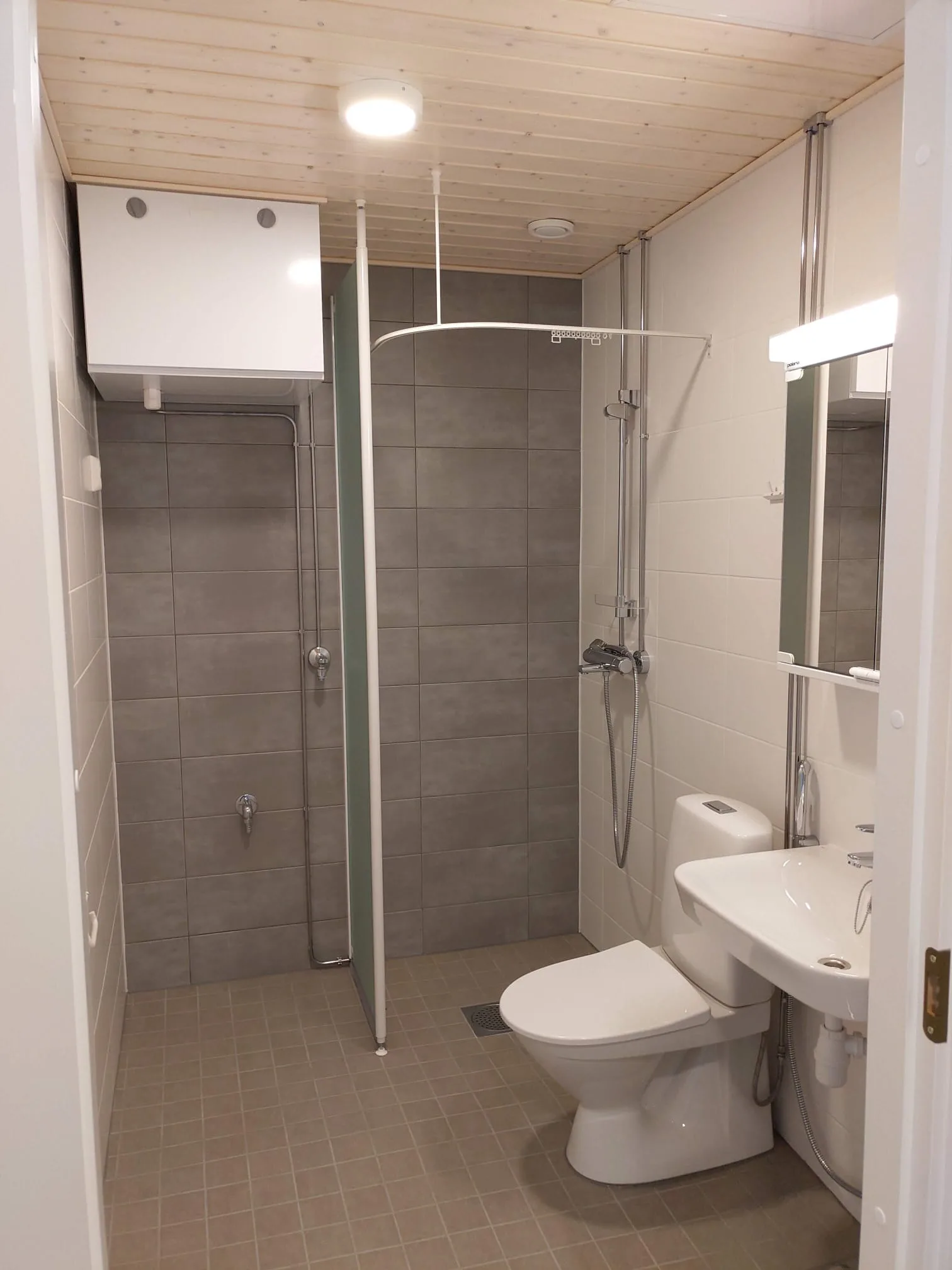 Remontoitu kylpyhuone